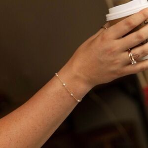 Dainty 18K Gold Bracelet with Pearls